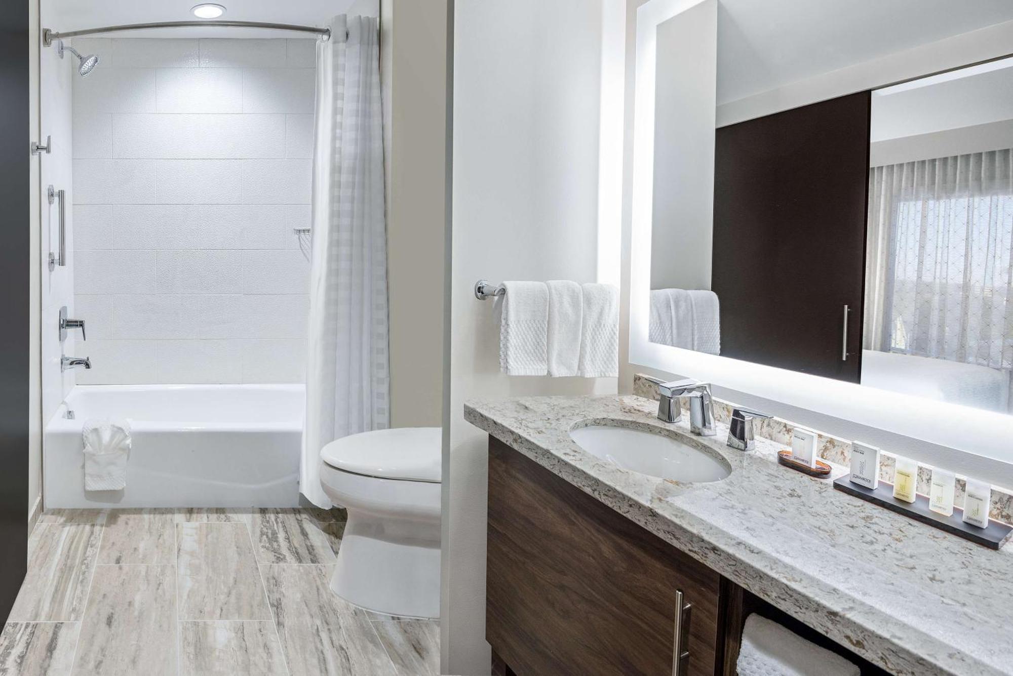 Premium King Studio Suite,1551411178:JPEG