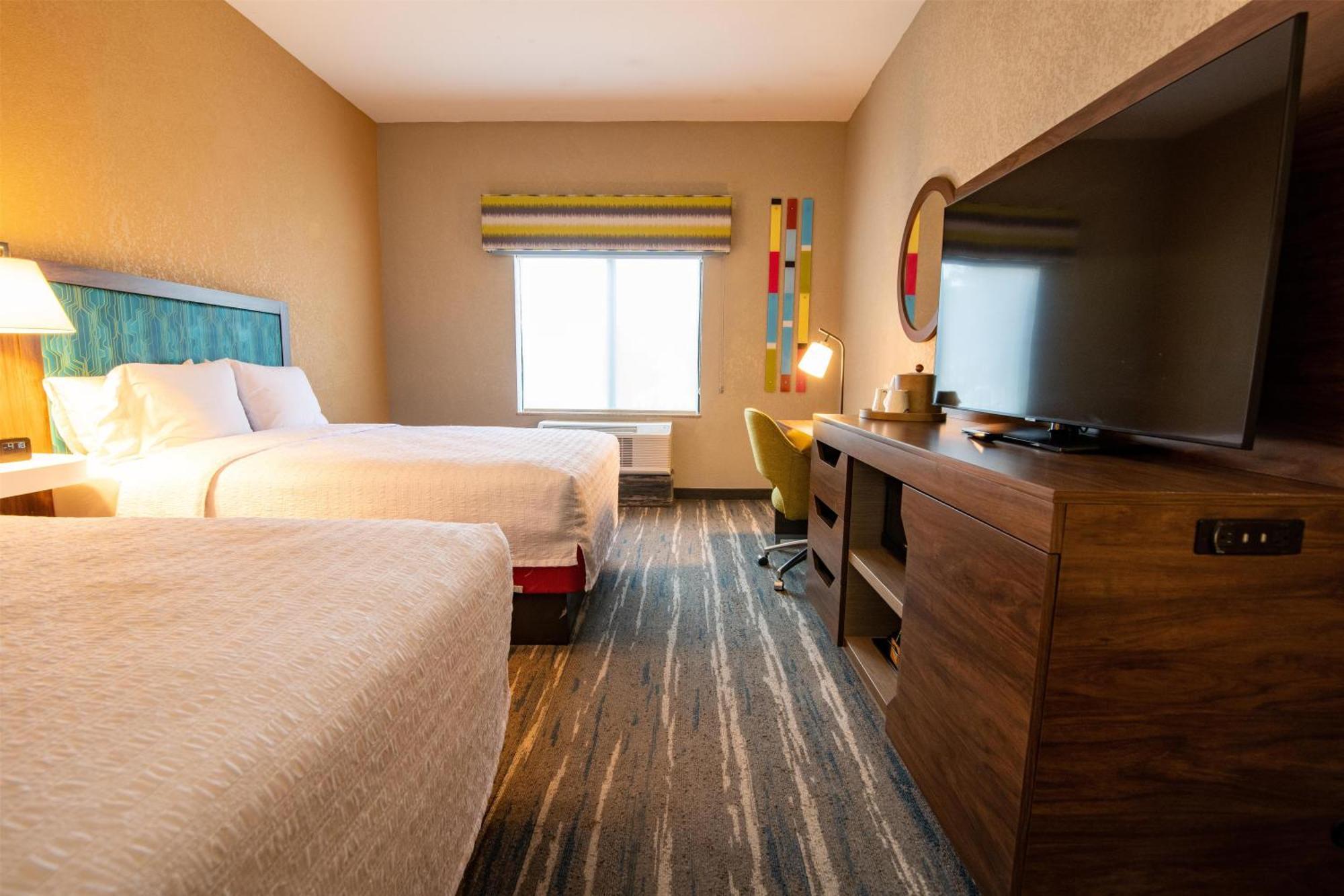 Room with Two Queen Beds - Non-Smoking
